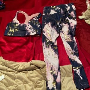 NWOT - Old Navy sports bra with matching sports bra!